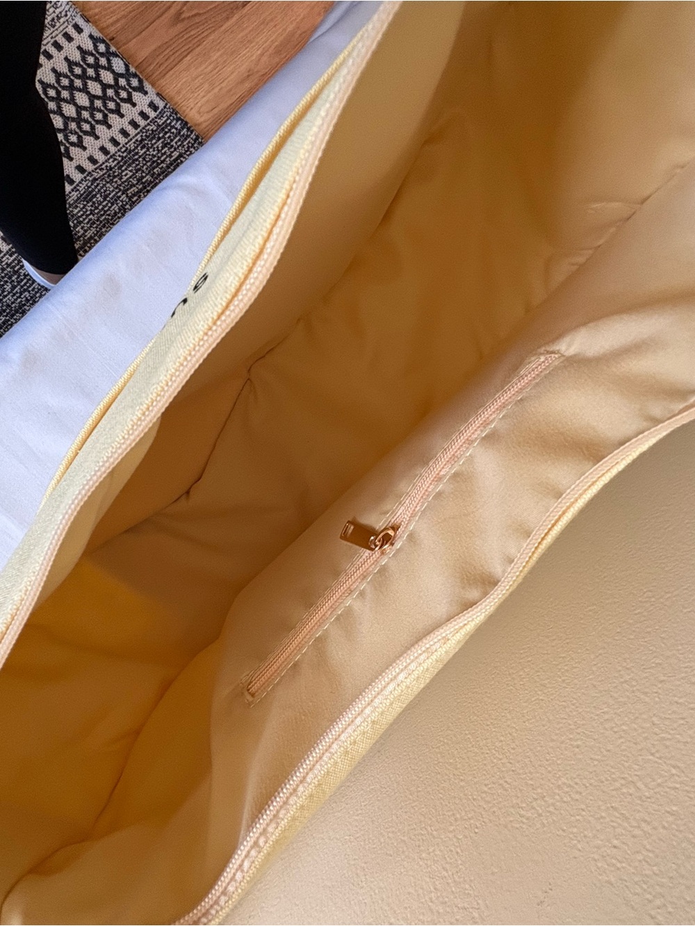 Sunny Tails Canvas Crossbody Bag Yellow Adjustable Strap Minimalist NEW - Picture 6 of 7